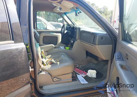 2006 Chevrolet Suburban 1500 Ls из США, поврежденный, VIN 3GNFK16Z06G107447